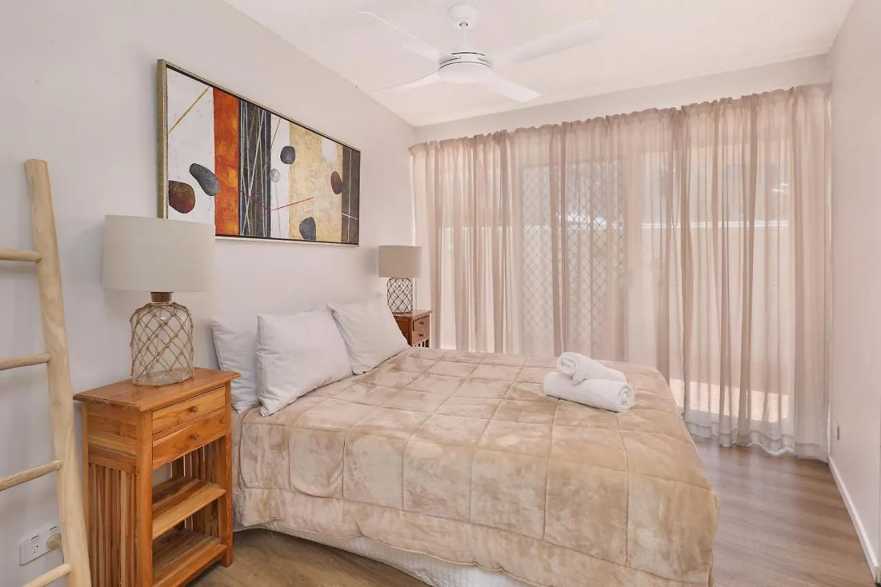 ****  Beachside Resort Kawana Waters Buddina Australia