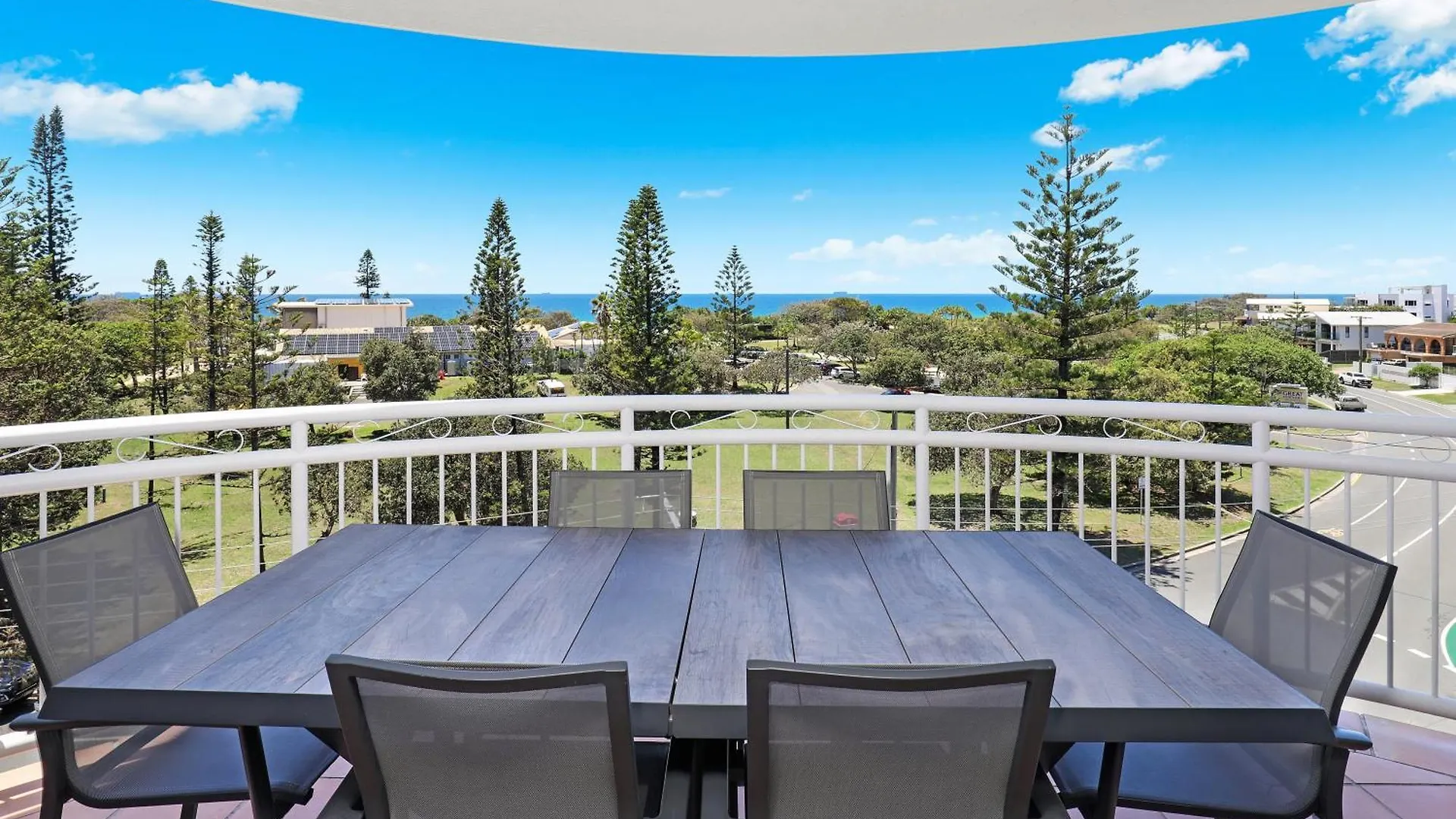 Beachside Resort Kawana Waters Buddina
