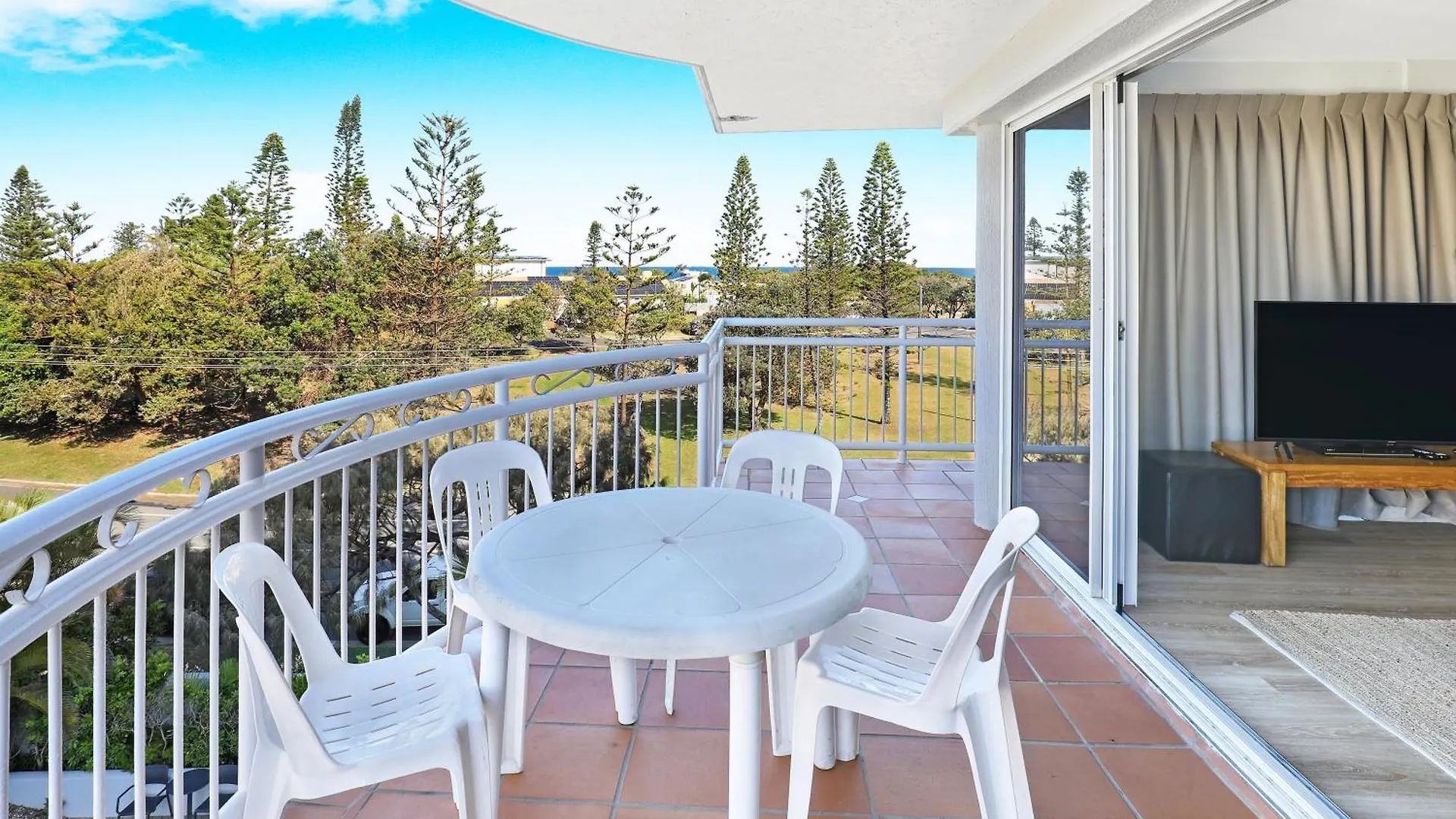 Beachside Resort Kawana Waters Buddina