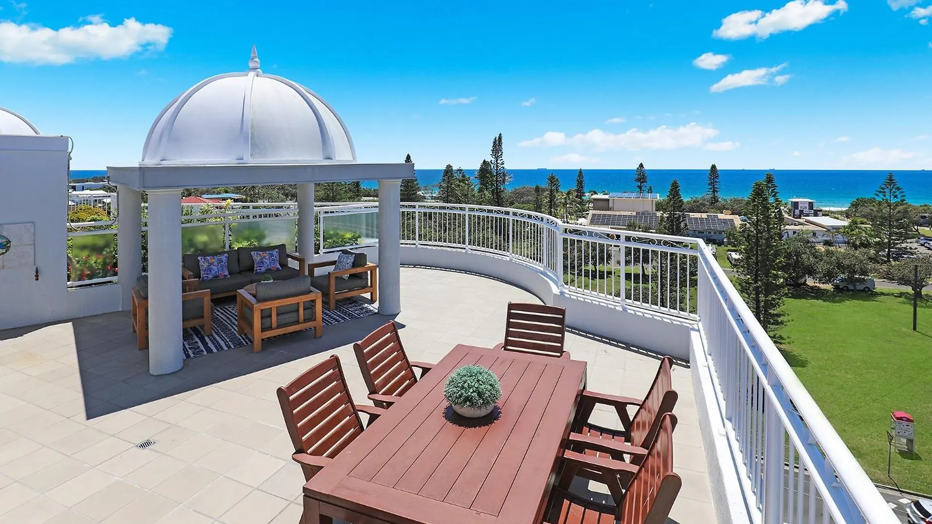 Beachside Resort Kawana Waters Buddina