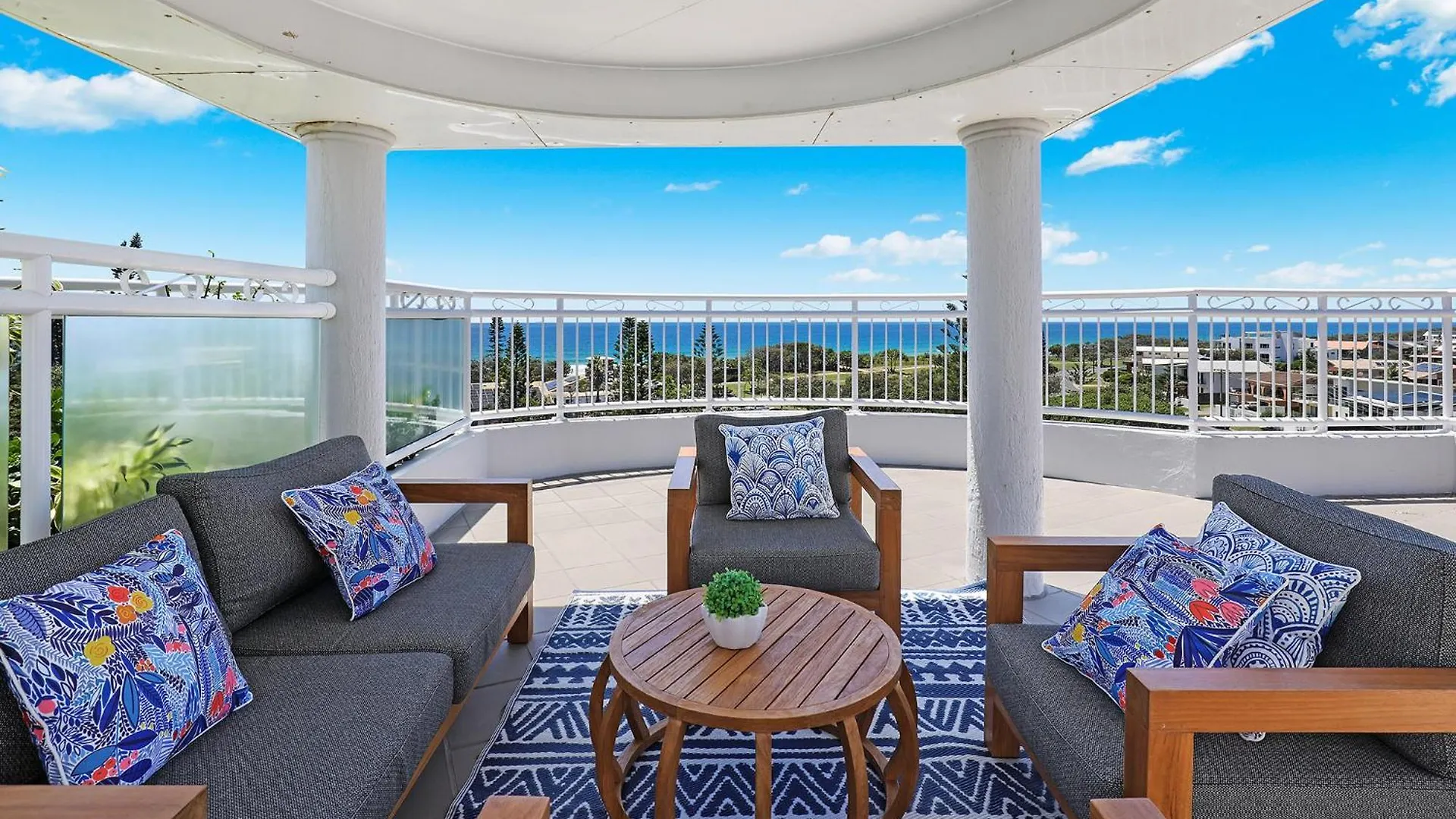 Beachside Resort Kawana Waters Buddina