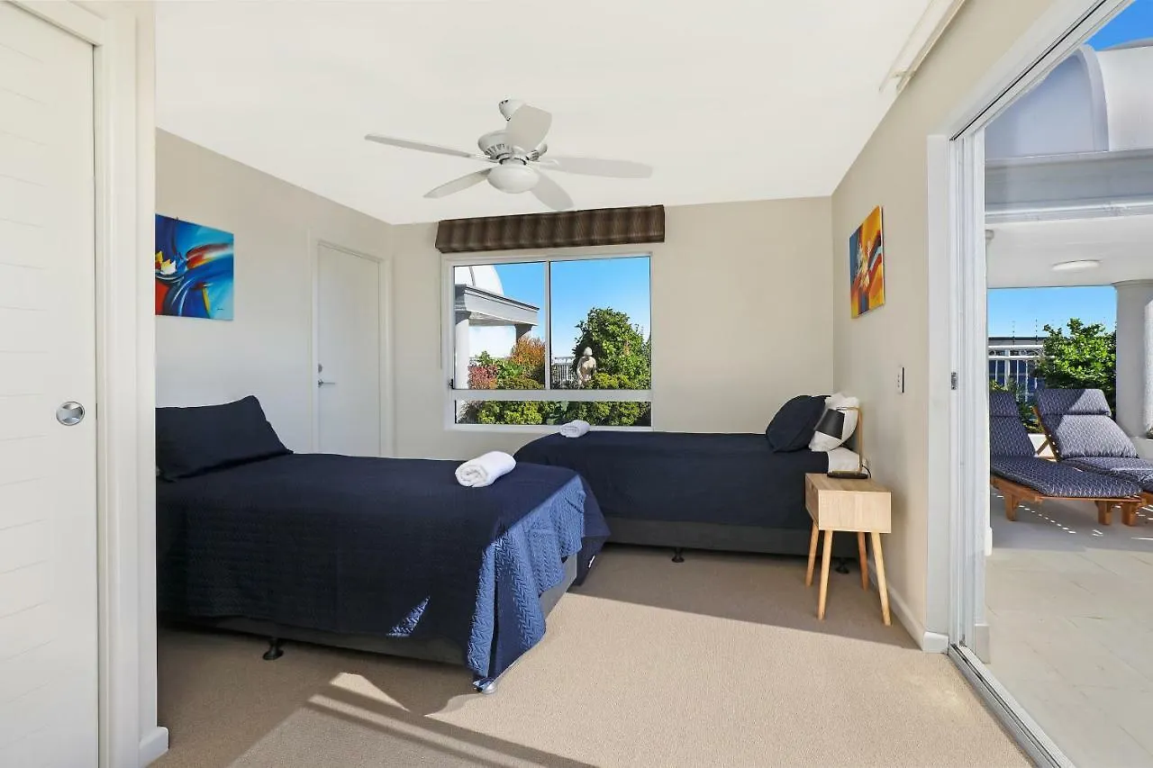 ****  Beachside Resort Kawana Waters Buddina Australia